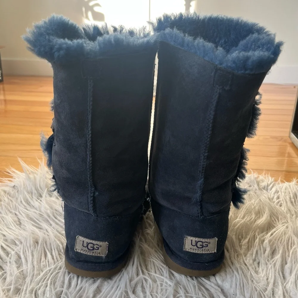 Ugg Australia Bailey Button Triplet II Navy Blue Shearling Fur Lined Boots Sz 7